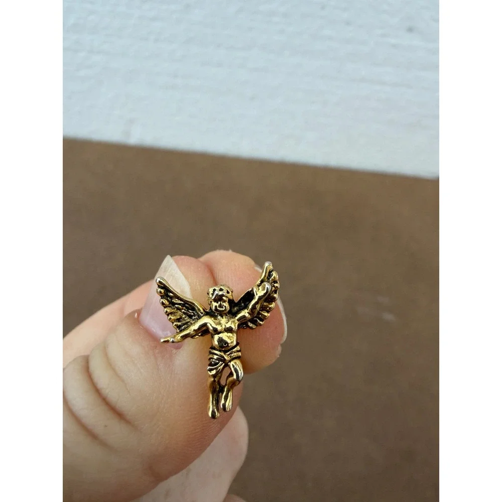Vintage Gold Tone‎ Cherub Angel Winged Cupid Lapel Pin Tie Tack Accessory